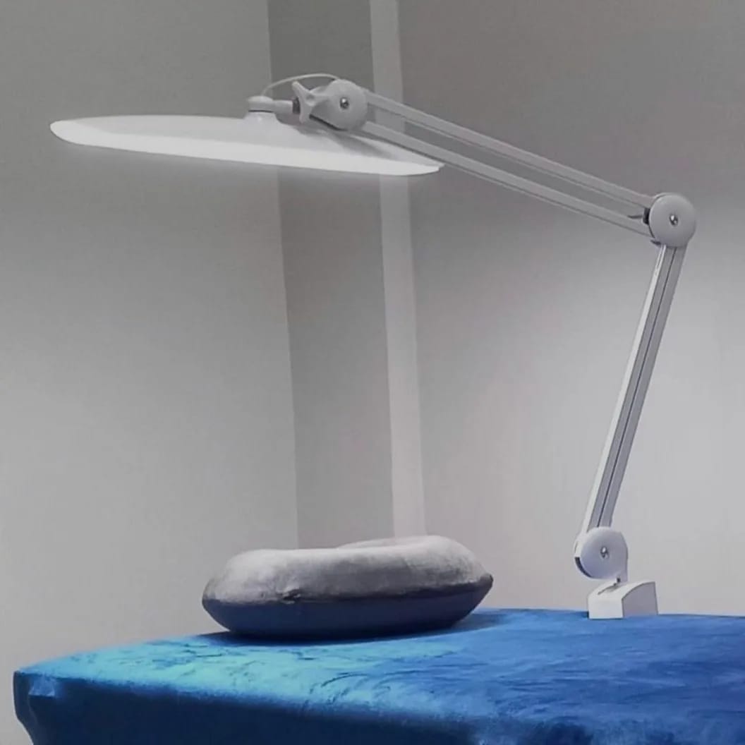 Shadowless LED table clamp lamp